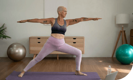 femme faisant des exercices d'assouplissment