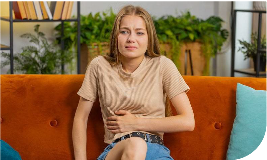 femme qui a mal au ventre