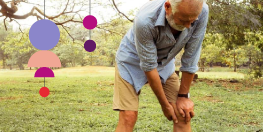 vieil homme qui se tient le genou car il a mal