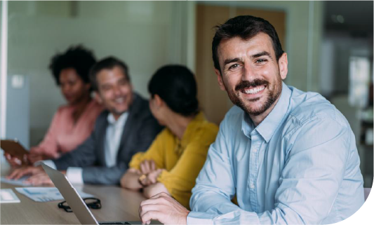 un groupe de personne en réunion