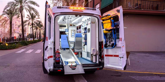 transport médicalisé ouvert à l'arrière