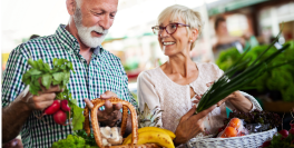 femme sautant en l'air