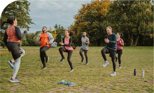 groupe de sportif au parc